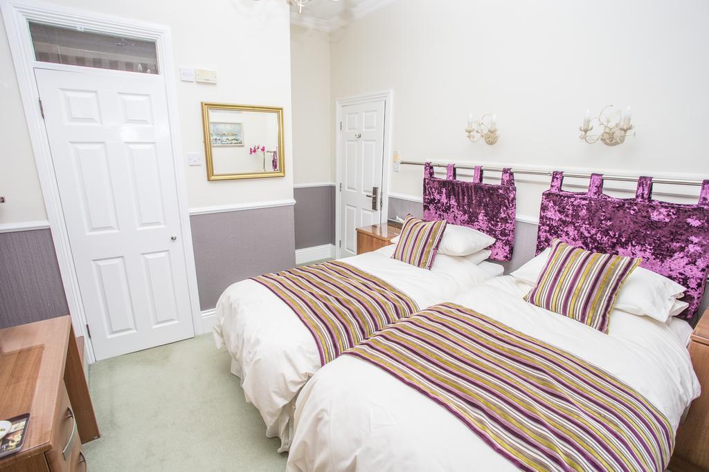 Park Lodge Guest House Уитли-Бей Экстерьер фото