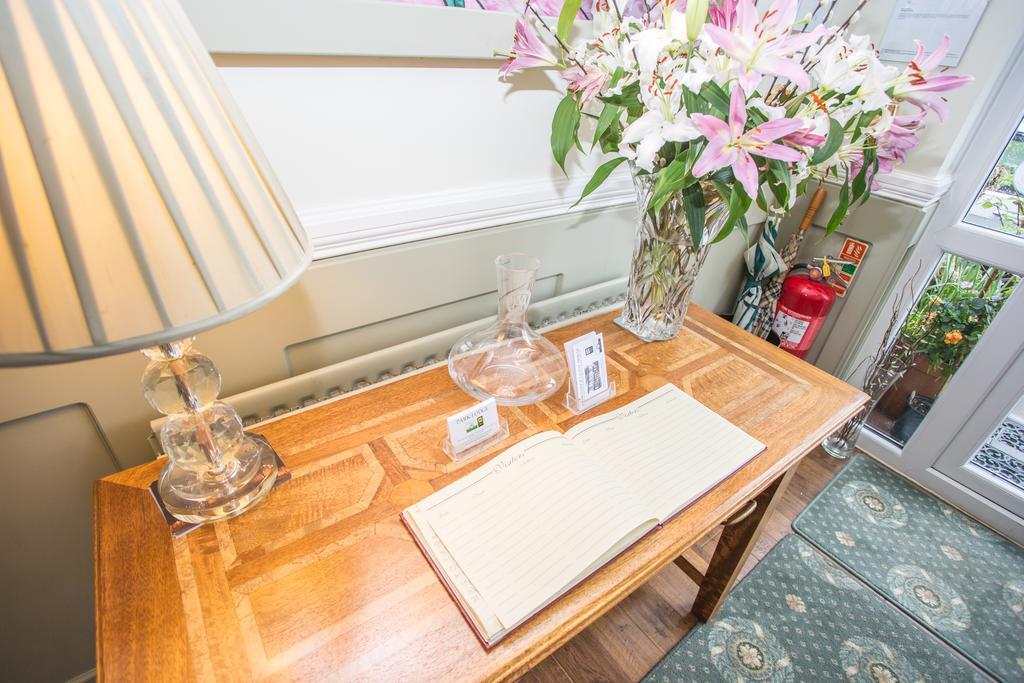 Park Lodge Guest House Уитли-Бей Экстерьер фото